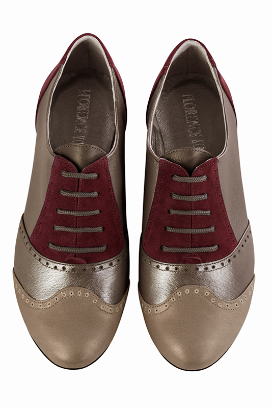 Tan beige and burgundy red women's fashion lace-up shoes. Round toe. Flat leather soles. Top view - Florence KOOIJMAN
